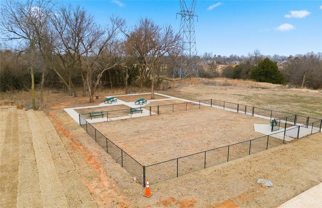1221 Saddle Drive, Guthrie, OK 73044