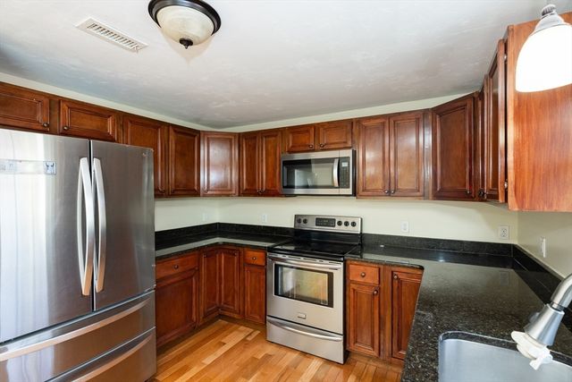 83 Massasoit Rd, Worcester, MA 01604