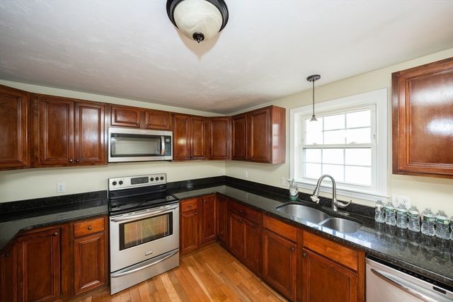 83 Massasoit Rd, Worcester, MA 01604