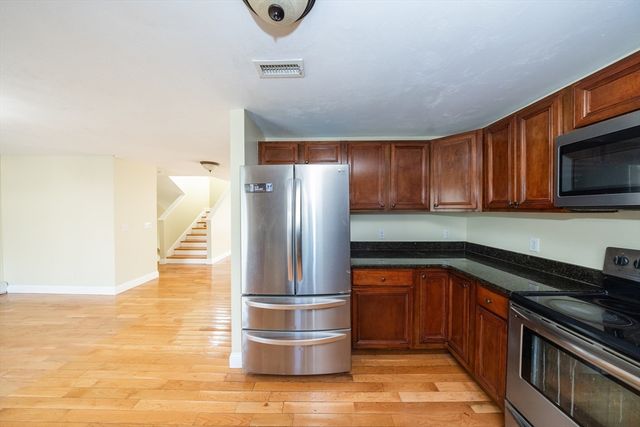 83 Massasoit Rd, Worcester, MA 01604