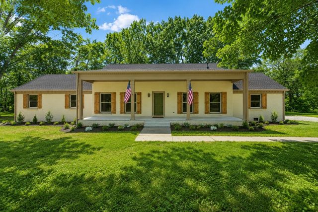 104 W Longview Dr, Portland, TN 37148
