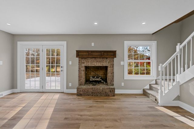 104 W Longview Dr, Portland, TN 37148
