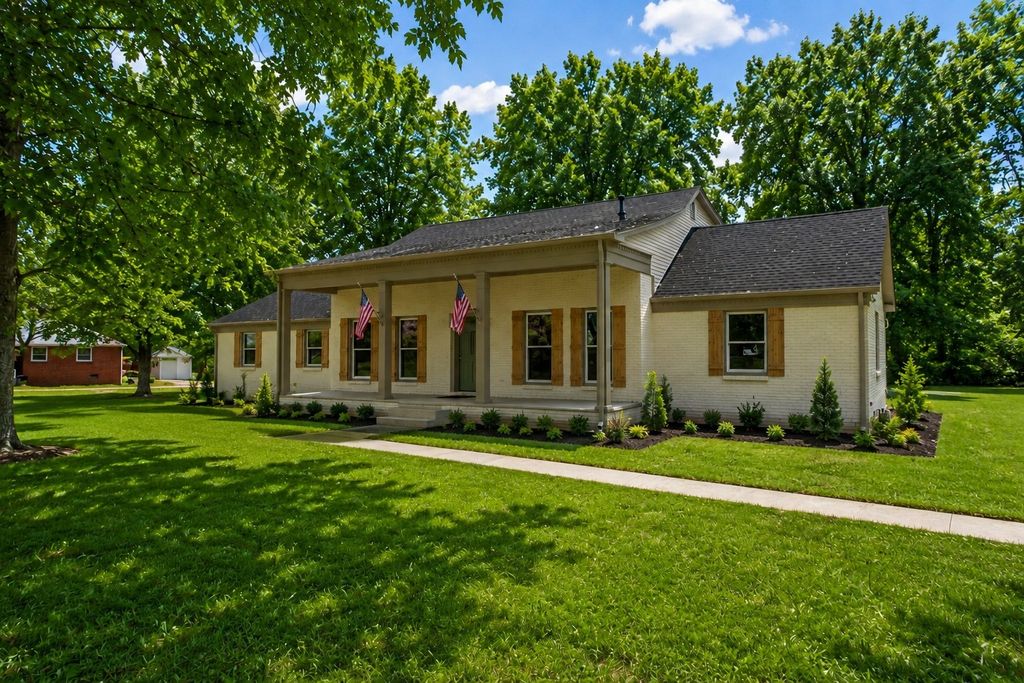 104 W Longview Dr, Portland, TN 37148