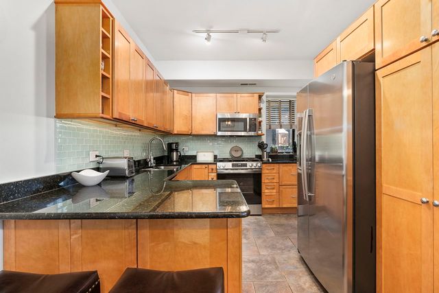 4429 N Beacon Street 2N, Chicago, IL 60640