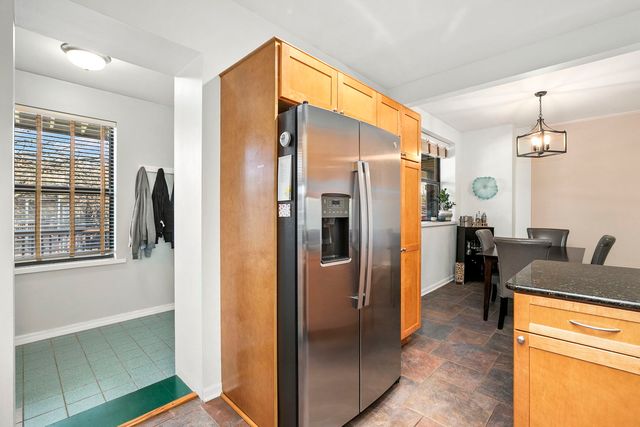 4429 N Beacon Street 2N, Chicago, IL 60640