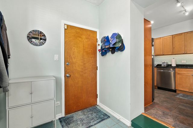 4429 N Beacon Street 2N, Chicago, IL 60640