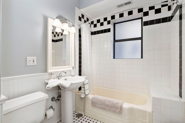 4429 N Beacon Street 2N, Chicago, IL 60640