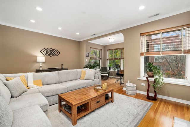 4429 N Beacon Street 2N, Chicago, IL 60640