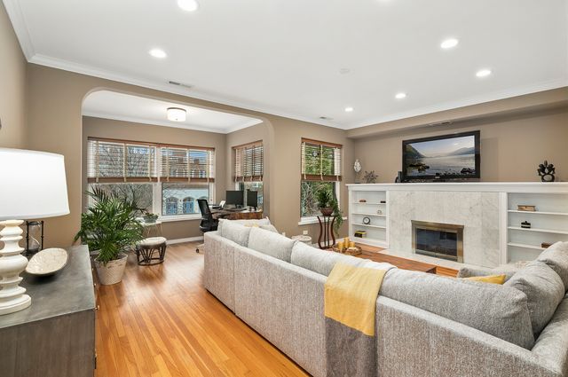 4429 N Beacon Street 2N, Chicago, IL 60640