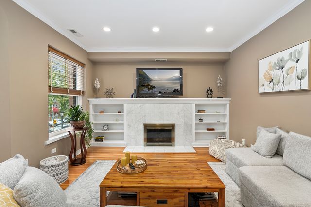 4429 N Beacon Street 2N, Chicago, IL 60640