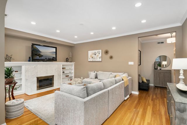 4429 N Beacon Street 2N, Chicago, IL 60640