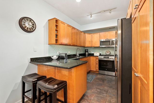 4429 N Beacon Street 2N, Chicago, IL 60640