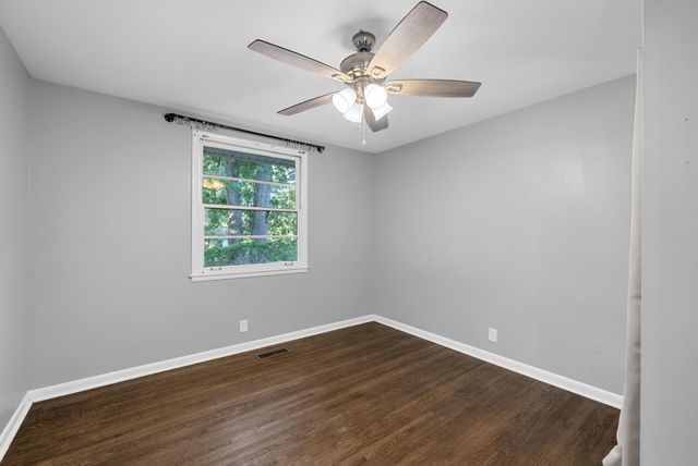 102 Preston Dr, Clarksville, TN 37042