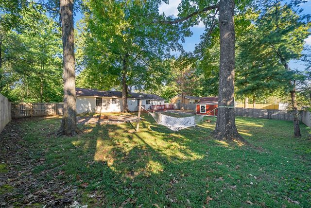 102 Preston Dr, Clarksville, TN 37042