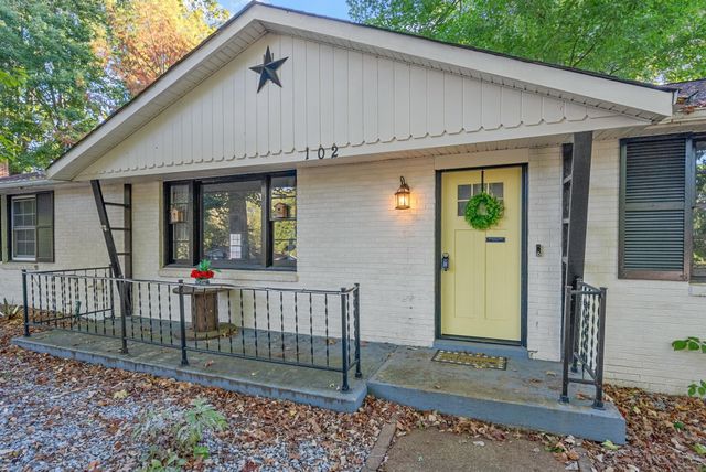 102 Preston Dr, Clarksville, TN 37042