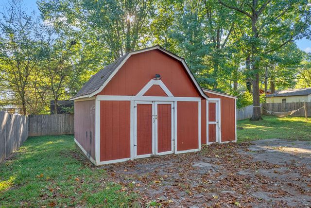 102 Preston Dr, Clarksville, TN 37042