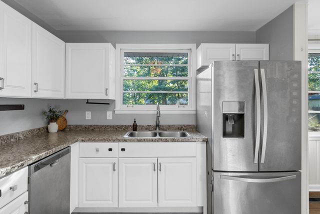 102 Preston Dr, Clarksville, TN 37042