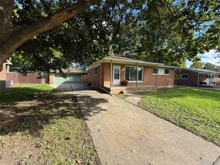 454 Tilmor Drive, Waterford Charter Township, MI 48328