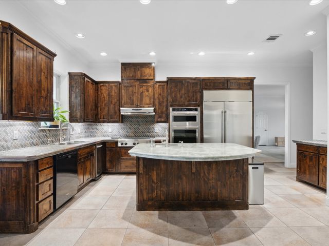 186 Deer Creek Drive, Aledo, TX 76008