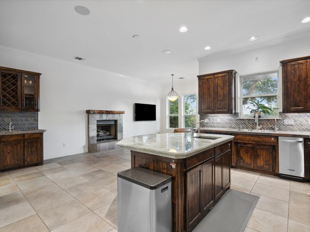 186 Deer Creek Drive, Aledo, TX 76008
