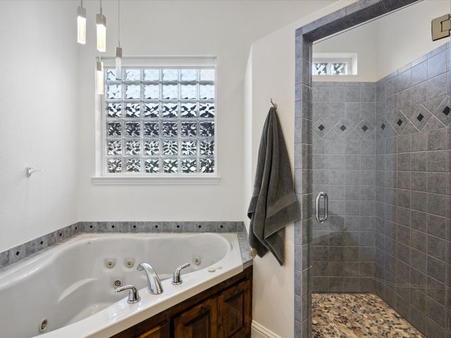 186 Deer Creek Drive, Aledo, TX 76008
