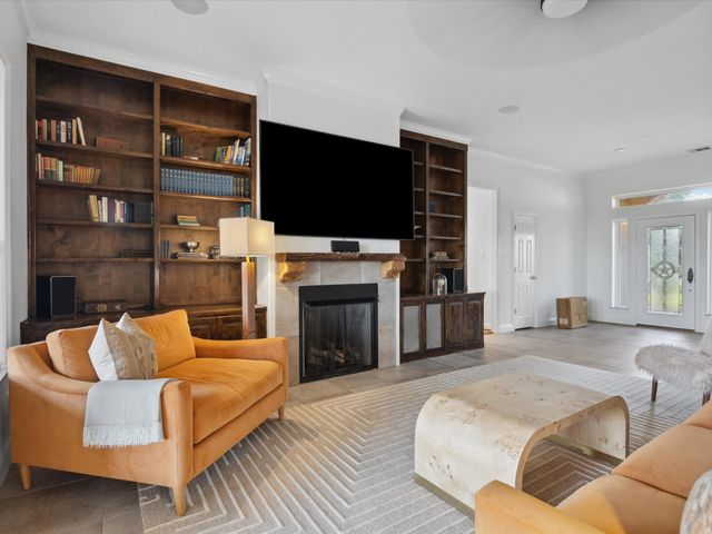186 Deer Creek Drive, Aledo, TX 76008