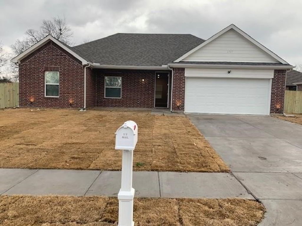 1707 Wright Street, Greenville, TX 75401