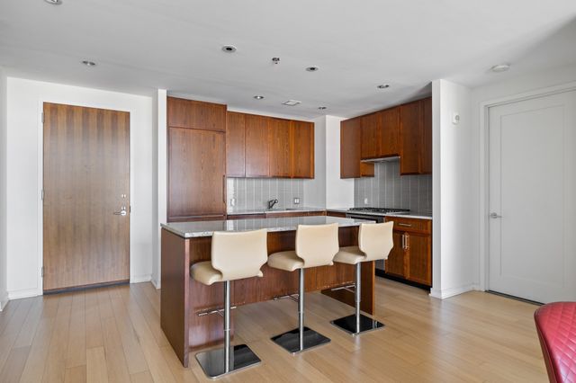 580 Washington St PH5, Boston, MA 02111