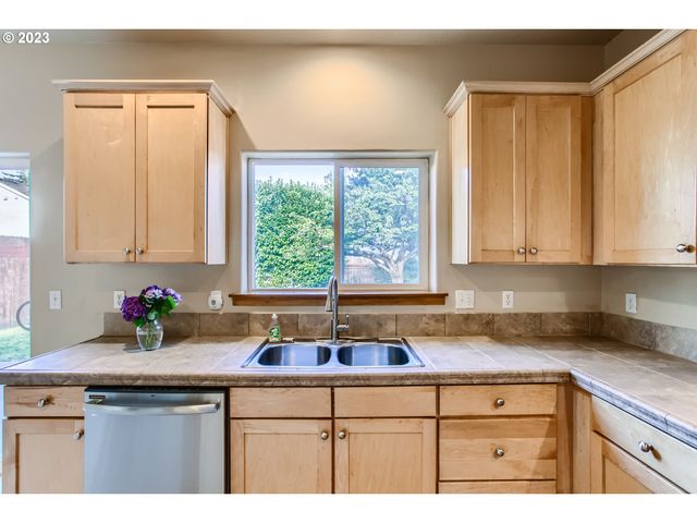 4207 Se 90TH Ave, Portland, OR 97266