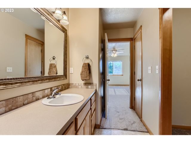 4207 Se 90TH Ave, Portland, OR 97266