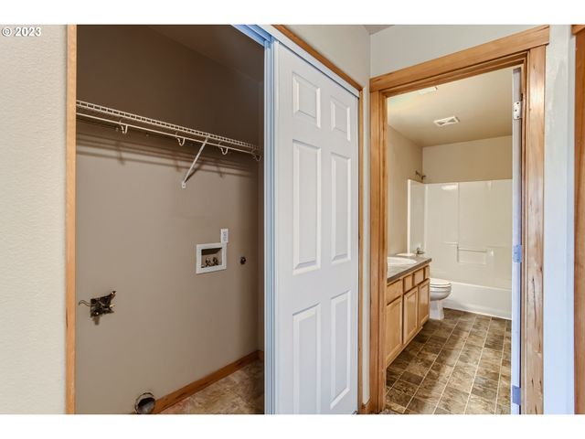 4207 Se 90TH Ave, Portland, OR 97266