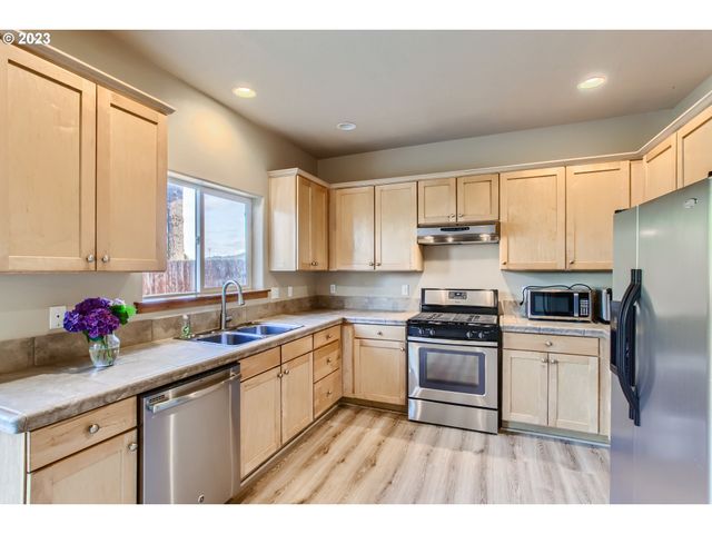 4207 Se 90TH Ave, Portland, OR 97266
