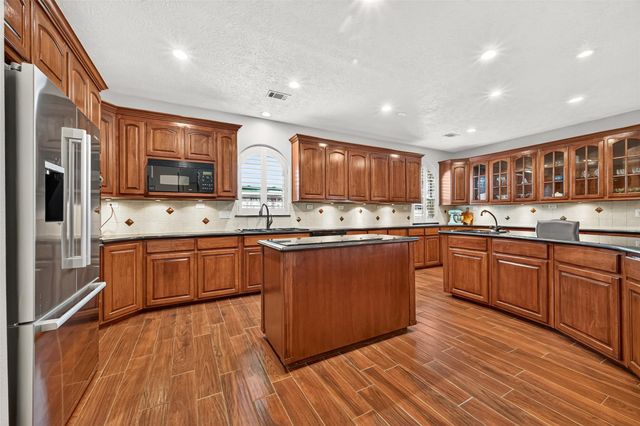 5956 Whispering Lakes Drive, Katy, TX 77493