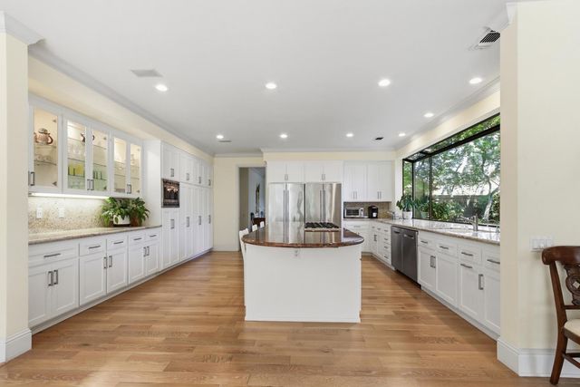 11473 Huntington Village Ln, Gold River, CA 95670