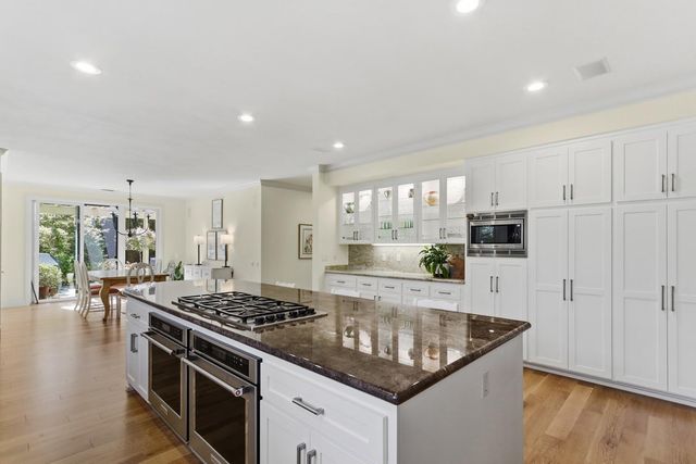 11473 Huntington Village Ln, Gold River, CA 95670