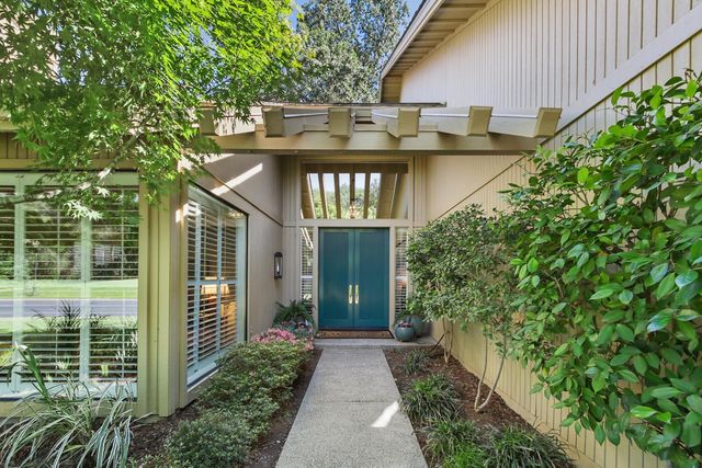 11473 Huntington Village Ln, Gold River, CA 95670
