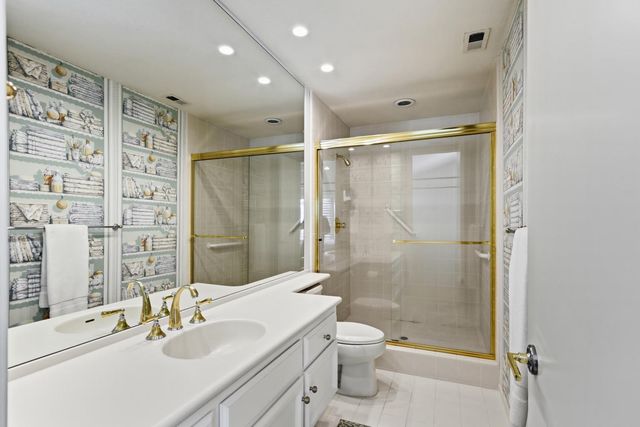 11473 Huntington Village Ln, Gold River, CA 95670