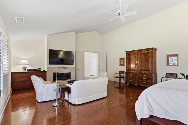 11473 Huntington Village Ln, Gold River, CA 95670