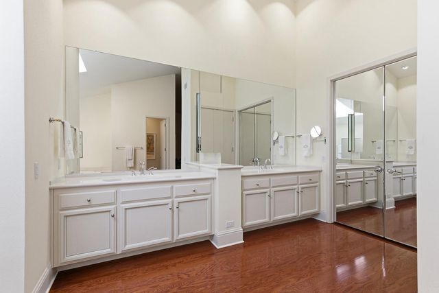 11473 Huntington Village Ln, Gold River, CA 95670