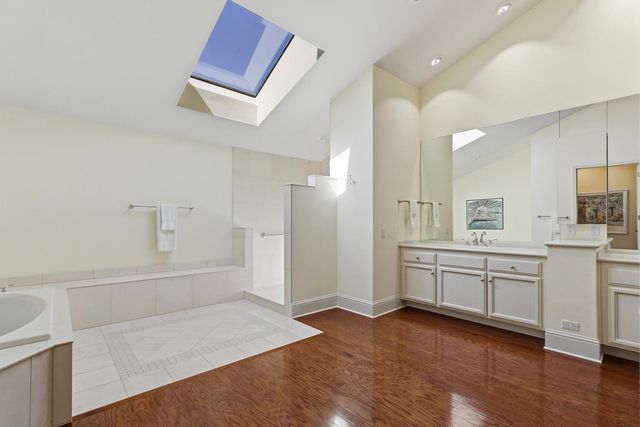 11473 Huntington Village Ln, Gold River, CA 95670