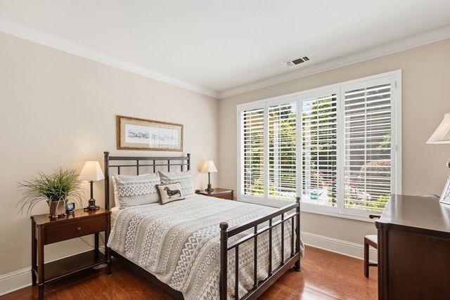 11473 Huntington Village Ln, Gold River, CA 95670