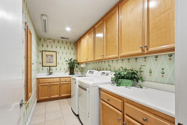 11473 Huntington Village Ln, Gold River, CA 95670