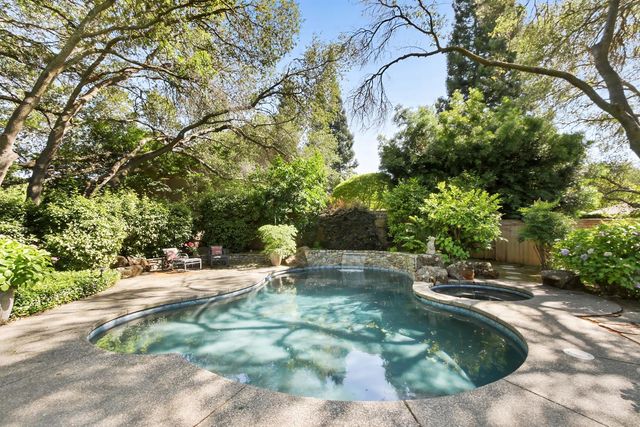 11473 Huntington Village Ln, Gold River, CA 95670