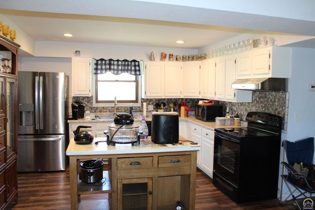 432 Lakin ST, Osage City, KS 66523