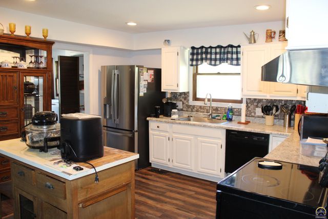 432 Lakin ST, Osage City, KS 66523