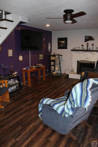 432 Lakin ST, Osage City, KS 66523