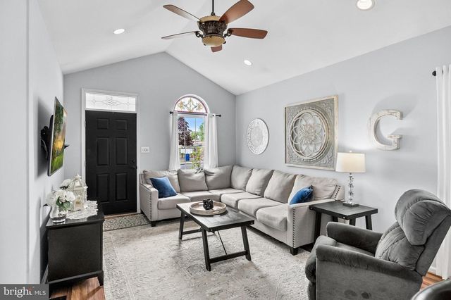208 HOOKER ST, Riverside, NJ 08075