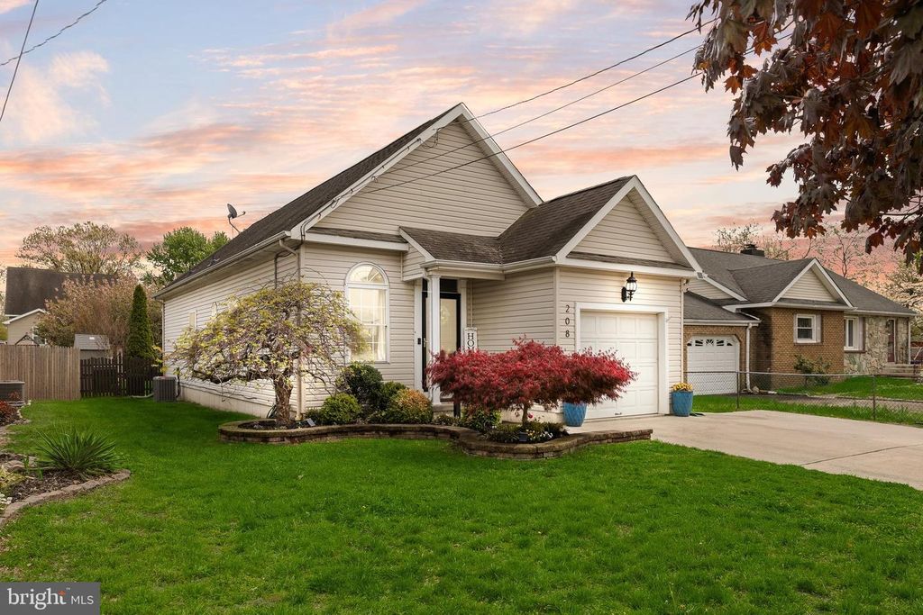 208 HOOKER ST, Riverside, NJ 08075