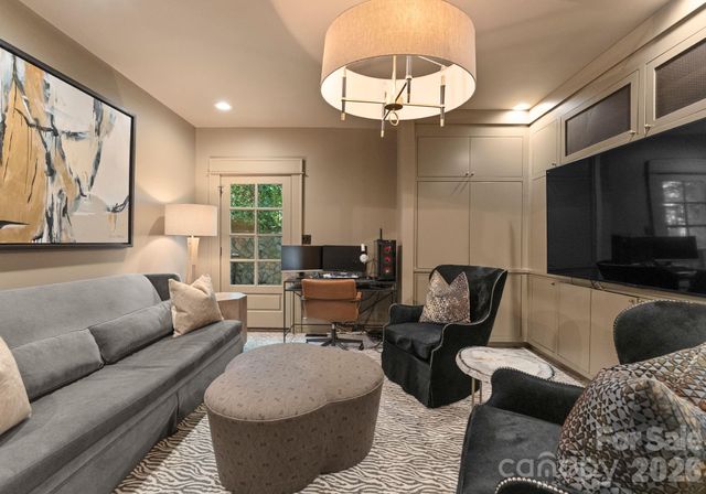 1550 Queens Road W, Charlotte, NC 28207