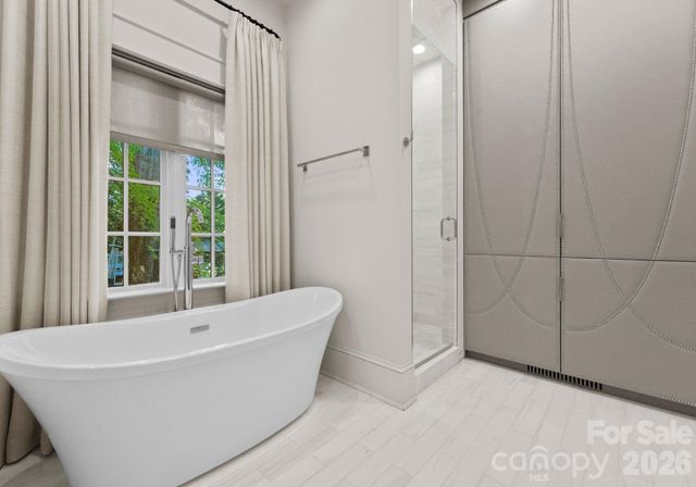 1550 Queens Road W, Charlotte, NC 28207